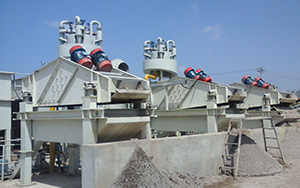 ?？?000噸石英砂現(xiàn)場