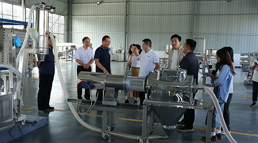 【頂端新聞】數(shù)智賦能新鄉(xiāng)造，看新鄉(xiāng)如何打響產(chǎn)業(yè)轉(zhuǎn)型新名片